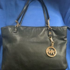 MICHAEL KORS JET SET BLACK LEATHER EW CHAIN TOTE